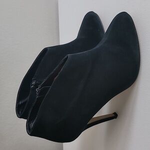 Lord & Taylor Black Suede Heel Booties Sz 8 Preppy